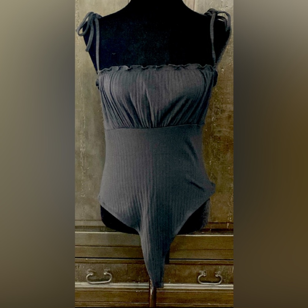 Shein blk ribbed sleeveless bodysuit - Size Large Medium with Bag